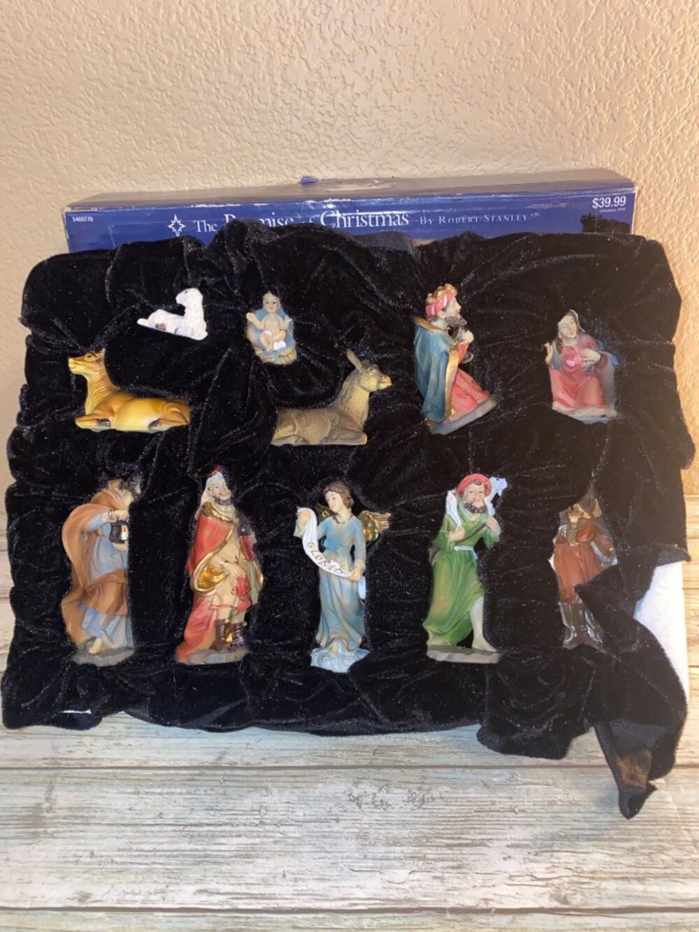 Robert Stanley “The Promise of Christmas” 11-Piece Nativity Set in Box - Picture 1 of 12